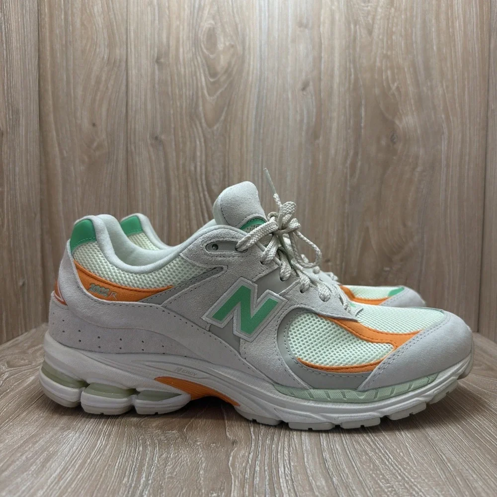 New Balance 2002R Beige Linen Green Apple Sneakers Shoes U2002RZD Men Size 10.5